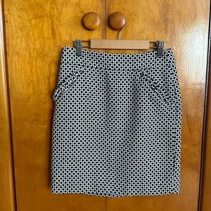 Black/White Patterned Pencil Skirt
